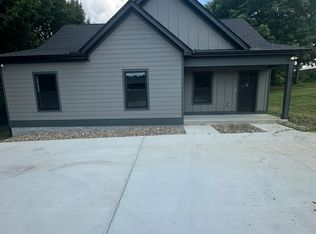 1301 N Church St #A, Portland, TN 37148