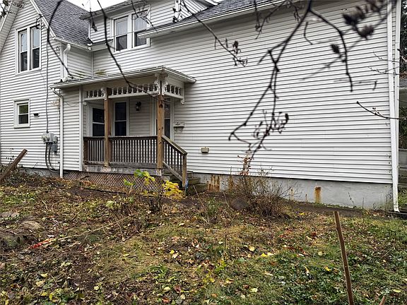 4th image of 241 E 24th St