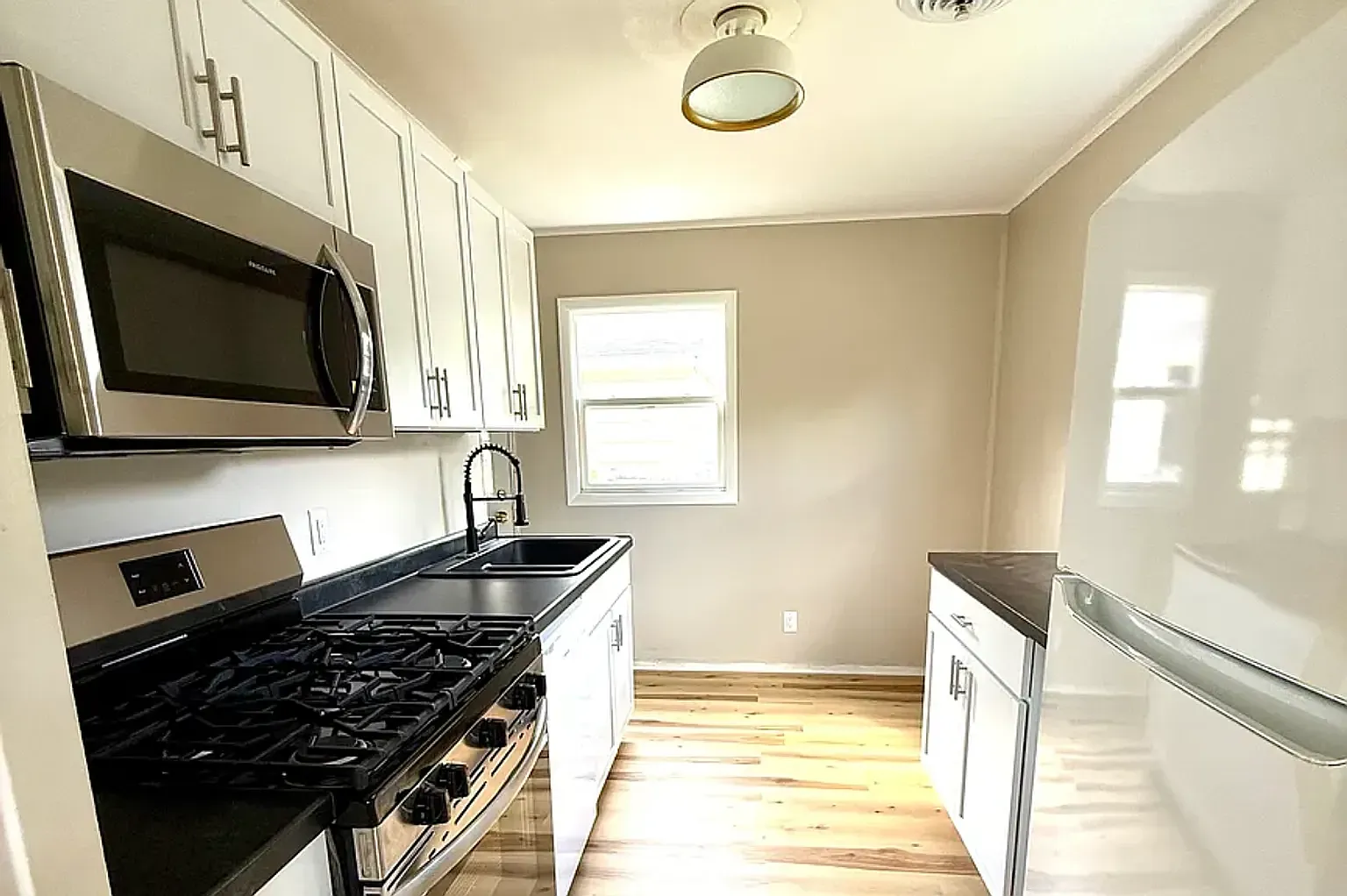 2 bed, 850 sqft, $1,395 — Photo 1