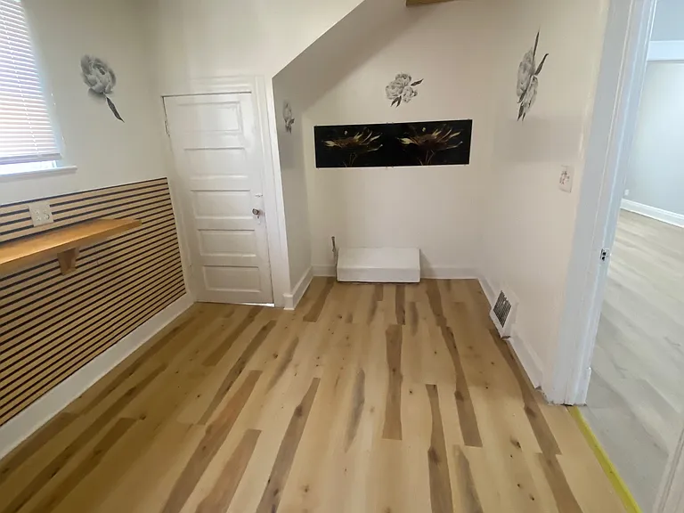 229 E Oakland St — Photo 3