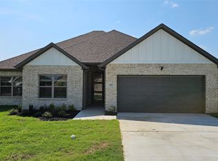 261 Poinsetta Dr, Palmer, TX 75152