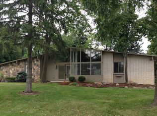 5822 Shaun Rd, West Bloomfield, MI 48322