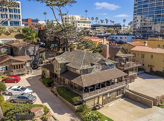 3rd image of 1021 Coast Blvd