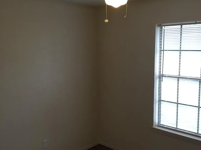 700 Windcrest Dr — Photo 7
