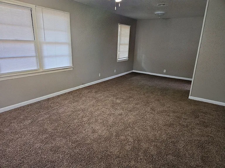 302 Bridal Wreath Ave — Photo 3