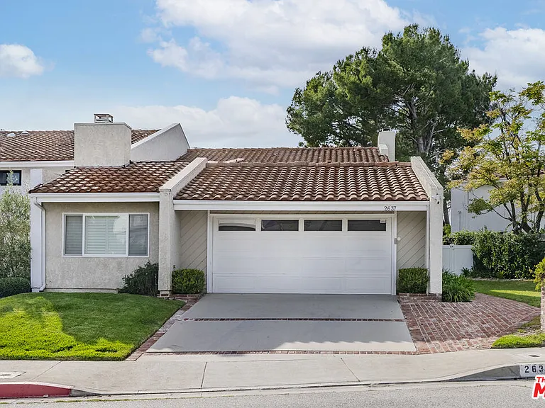2637 Angelo Dr — Photo 2