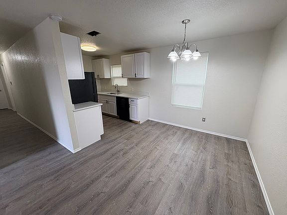 5th image of 103 Bradshaw Ct