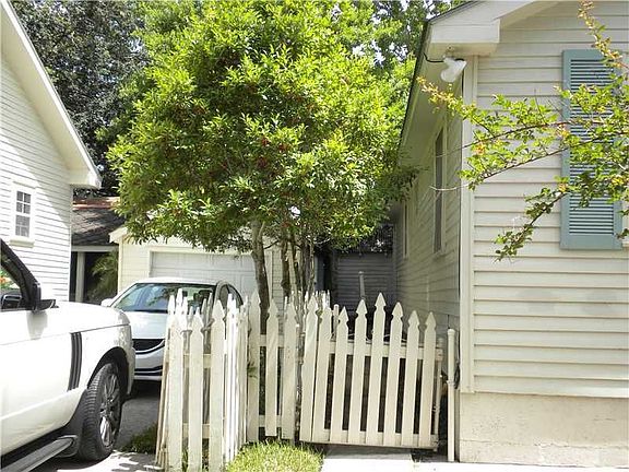 4th image of 313 Rose St