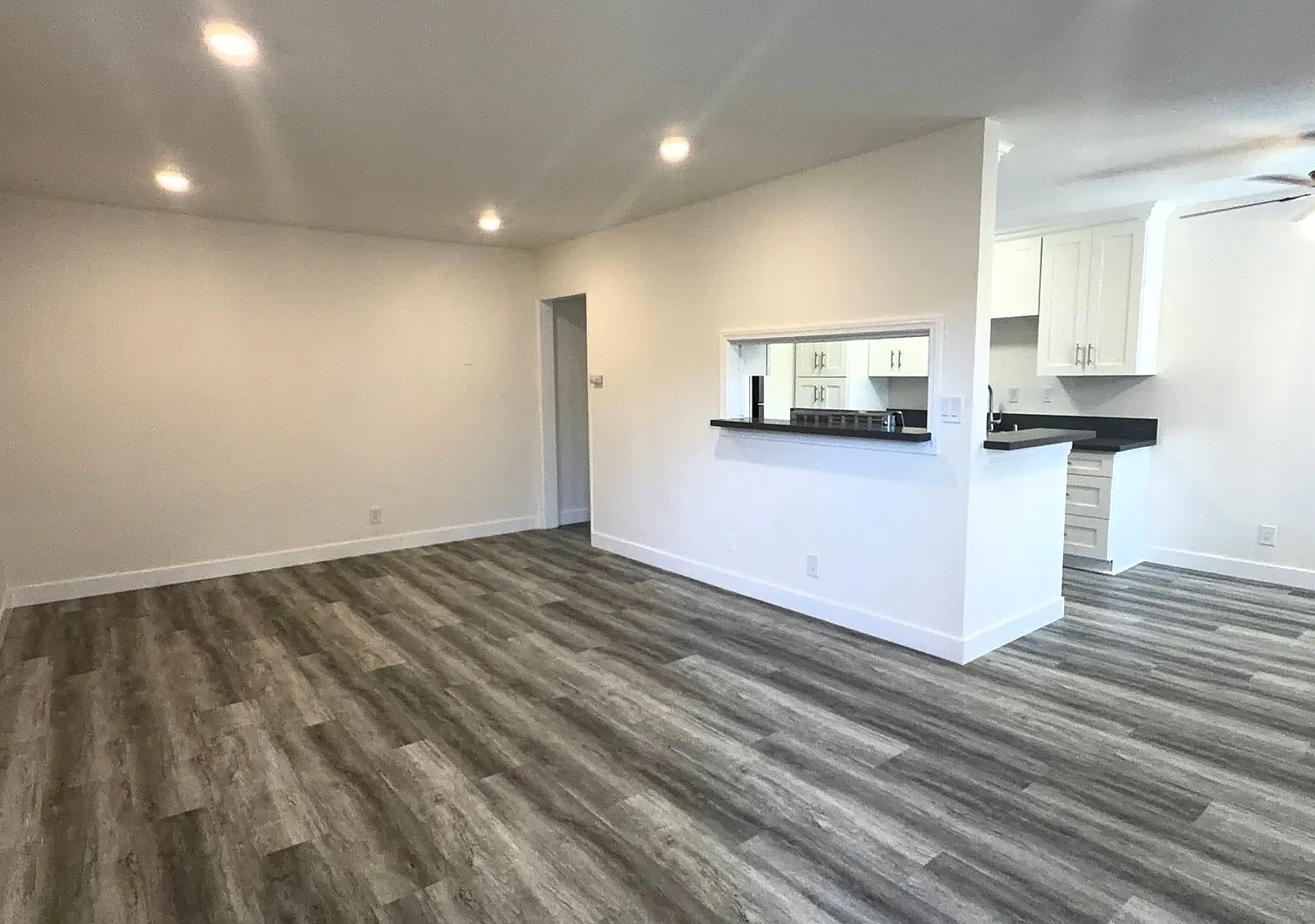 8123 Langdon Ave — Photo 1