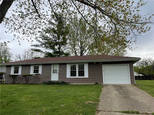 2107 Stoner Dr W, Charleston, IL 61920