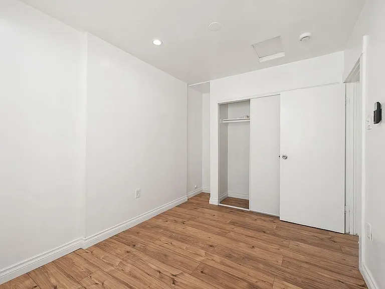 1418 W 69th St — Photo 10