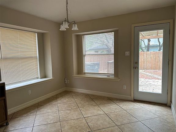 5th image of 706 Luke Ln