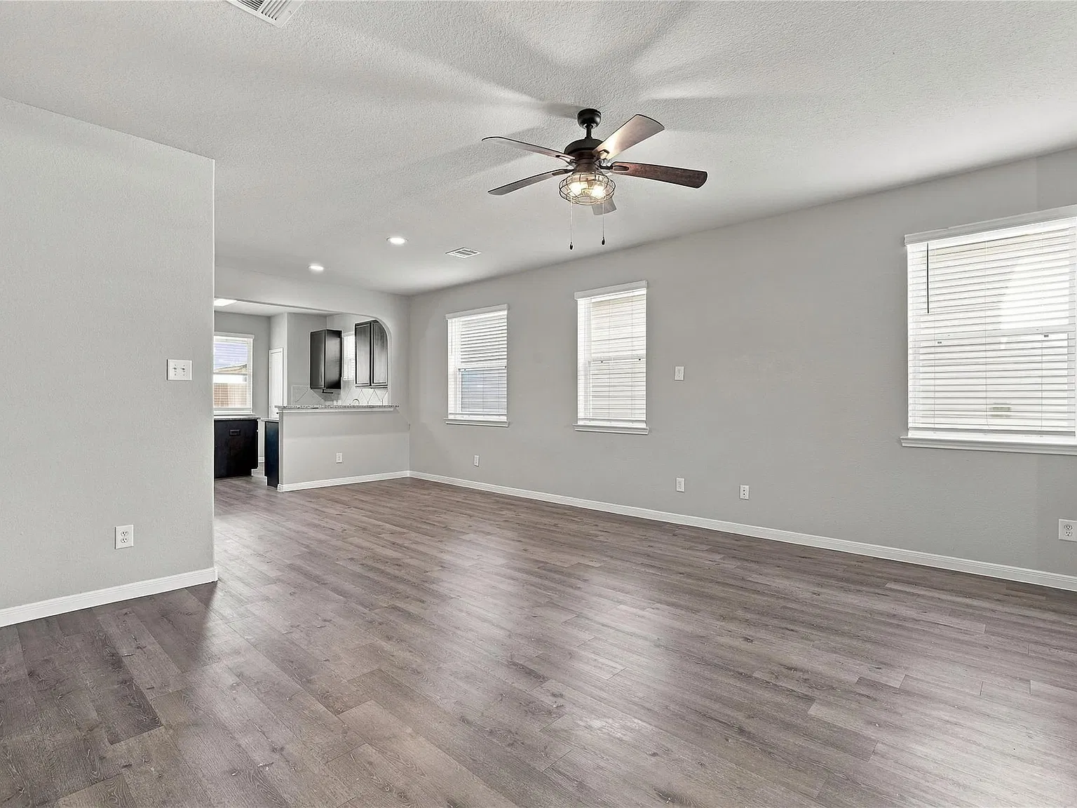 4 bed, 2.5 bath, 2034 sqft, $2,175 — Photo 4
