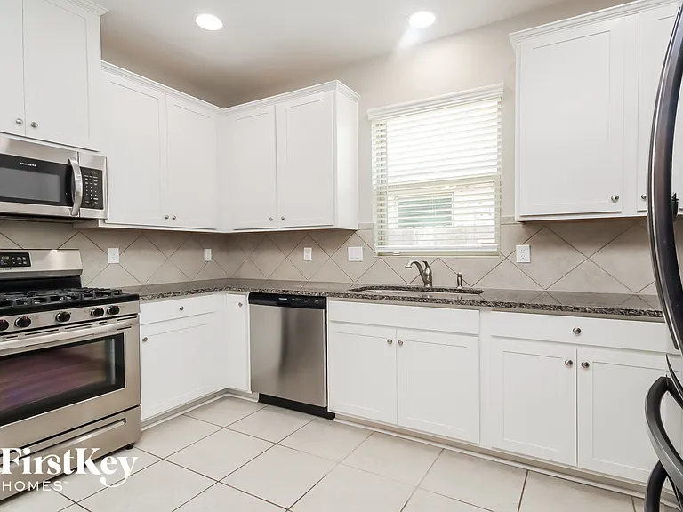 9207 Penfield Dr — Photo 7