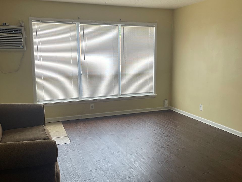 1st image of 2223 Heather Ln #4