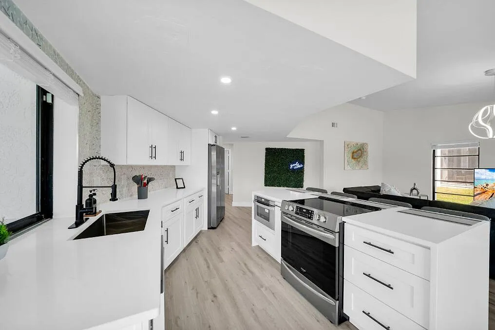3 bed, 3.0 bath, 2226 sqft, $6,000 — Photo 4