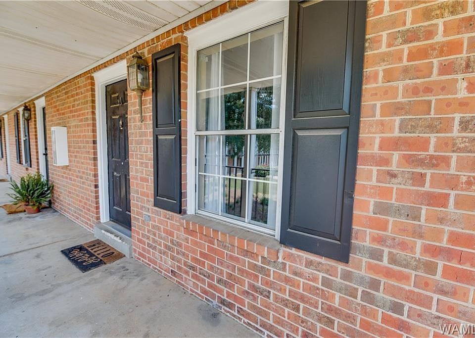 1st image of 205 E Riverbend Cmns