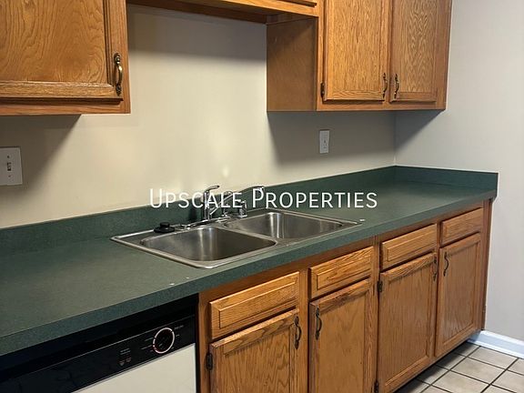 3rd image of 3653 Walden Dr