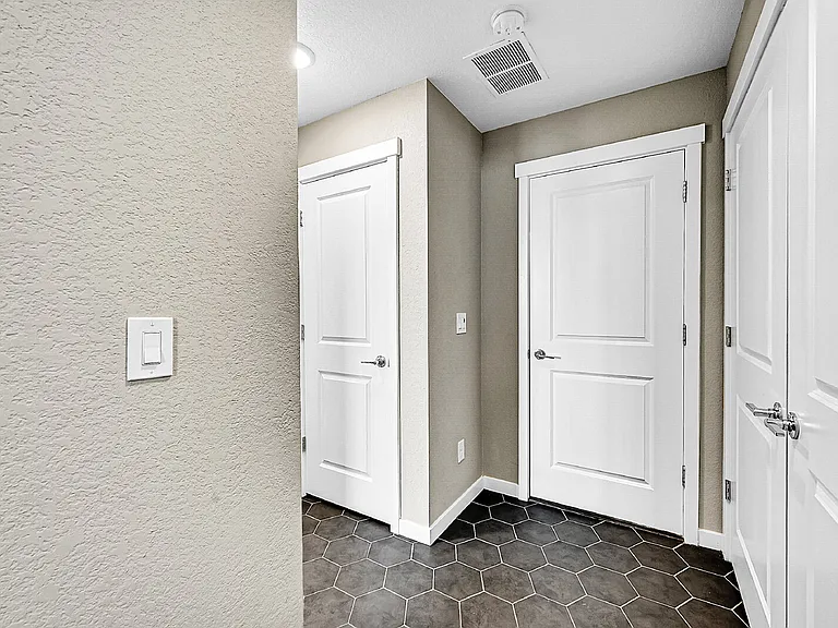 2407 Zorro Hts — Photo 20