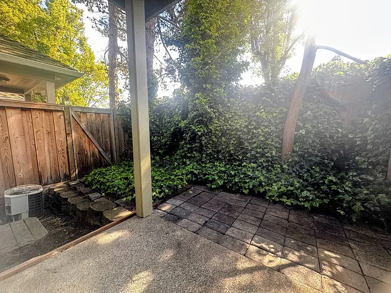 826 Park St — Photo 18