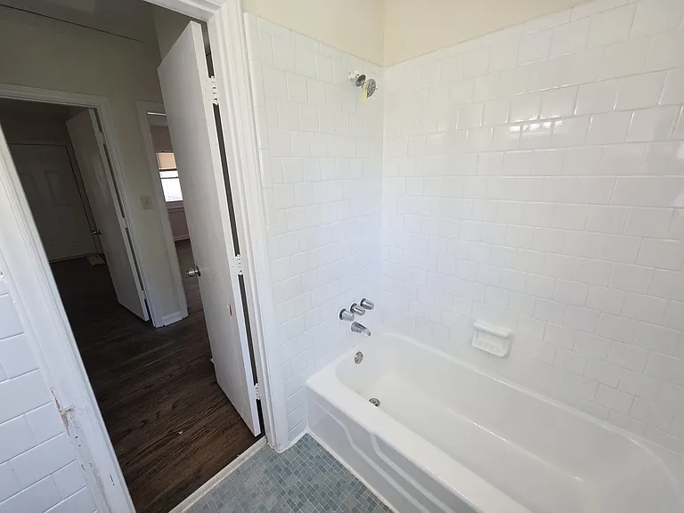 1403 W Chapel Hill St #B3 — Photo 6