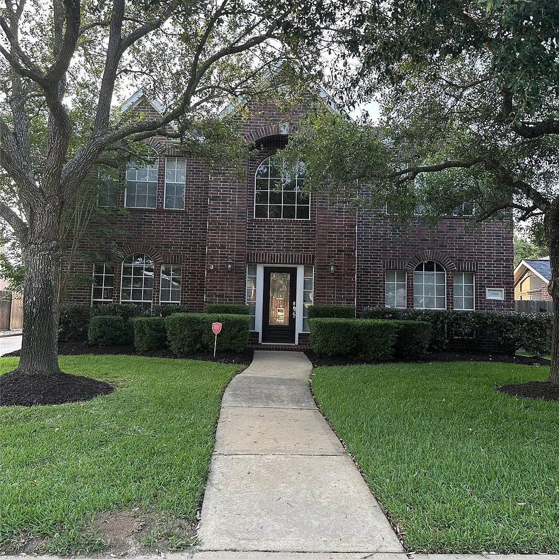 4 bed, 2.5 bath, 2650 sqft, $3,650 — Photo 2