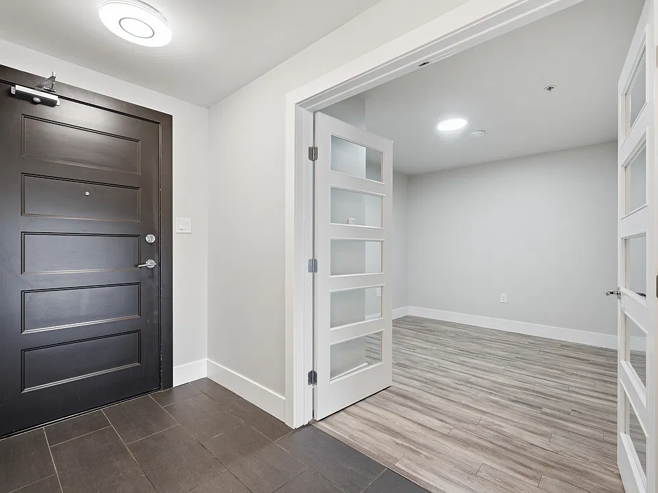 15 Kings Wharf Pl #401