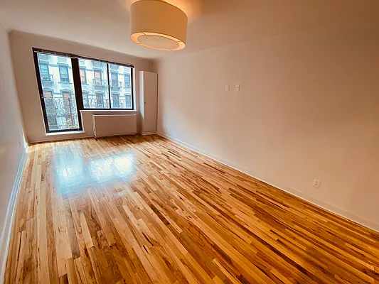 Rented by Metropolis Real Estate of Manhattan | media 17
