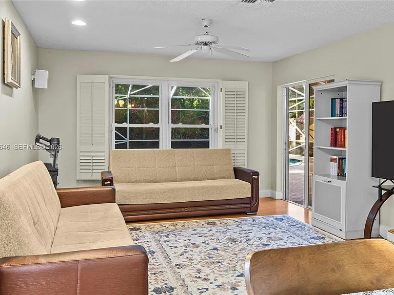 6885 NW 75th Pl — Photo 12