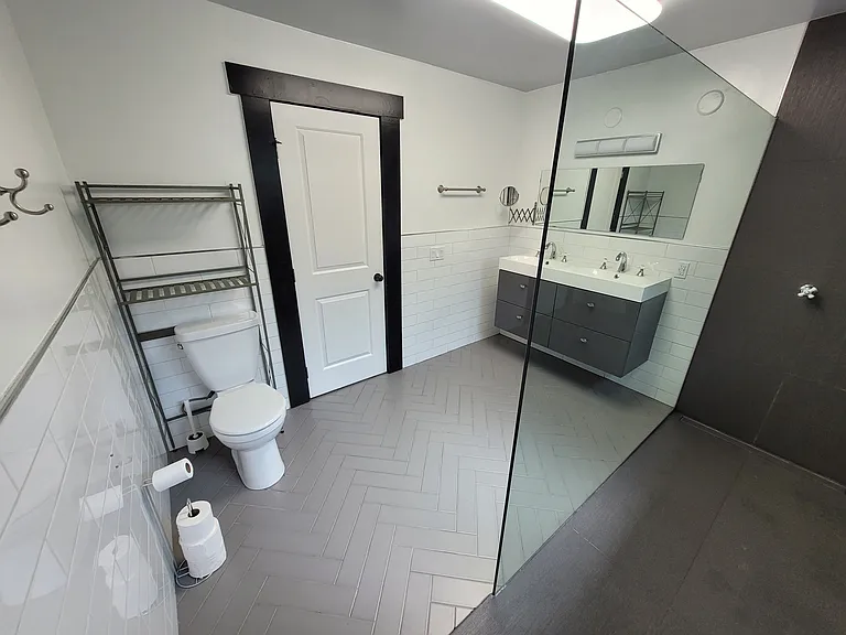 1780 N Summit Ave #1780 — Photo 5