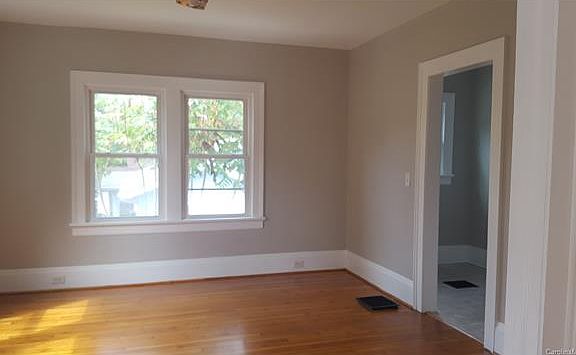 2nd image of 810 W Walnut Ave