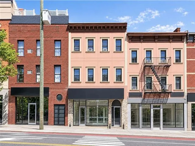 37 Victory Blvd