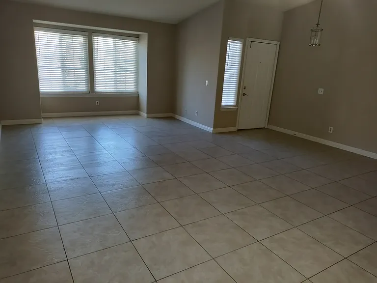 2614 Sycamore Ln — Photo 4