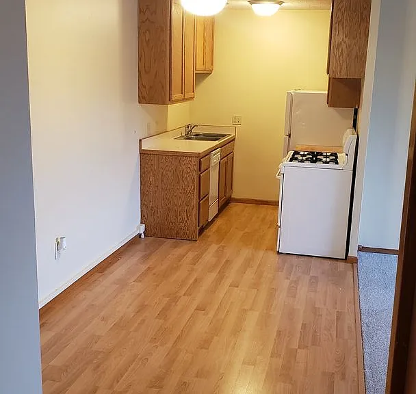 4320 36 1/2 St W — Photo 4