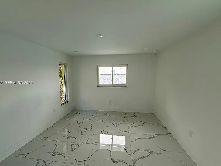 111 E North Shore Ave — Photo 24