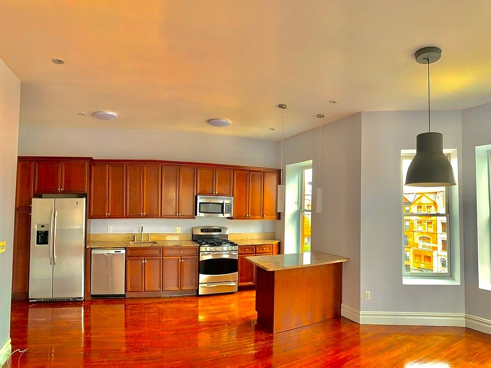1st image of 181 Lenox Ave #4