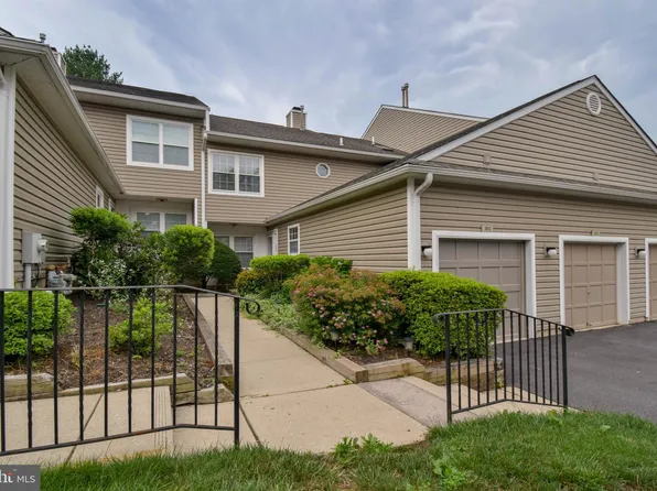 302 Stanton Ct #302, Glen Mills, PA 19342