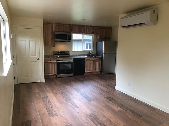 3rd image of 1519 Spruce Way