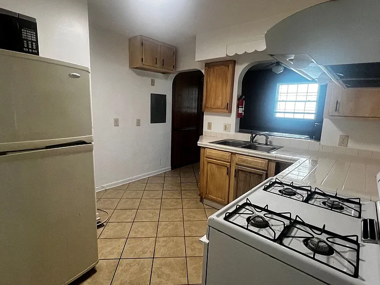 3607 Bart St — Photo 4