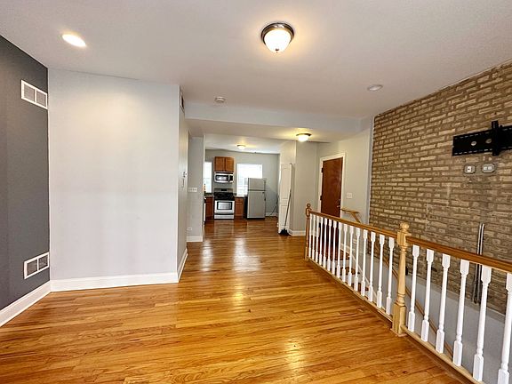 3rd image of 2013 W Jarvis Ave APT 1