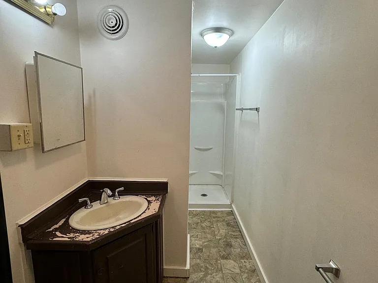 606 E Market St #1STFLRREAR — Photo 6