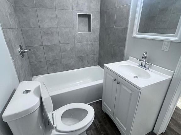 3rd image of 4152 Murray Lake Cir
