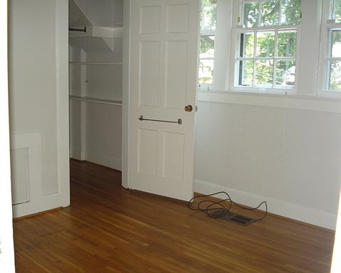5th image of 296 N Columbia Ave
