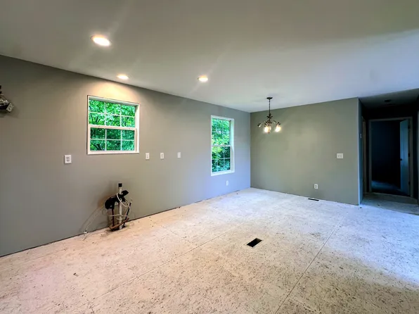 1113 Queensway St #56, Wayland, MI 49348