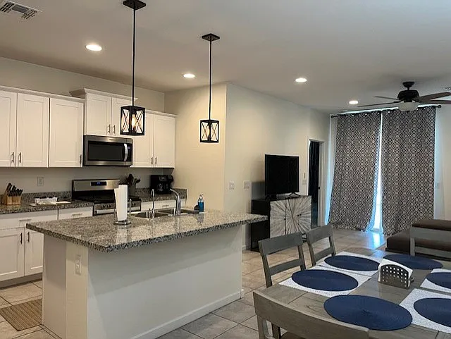 254 S San Fernando Ln