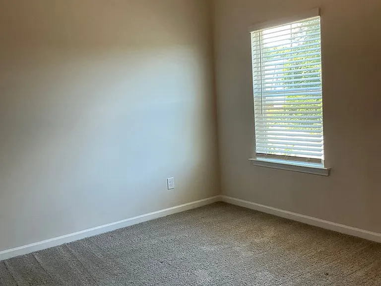 1256 Towne Square Ct — Photo 31