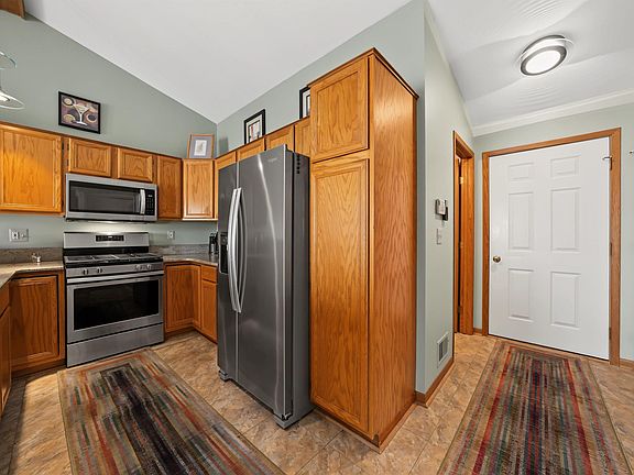 4th image of 46753 Scotch Pine Ln #21