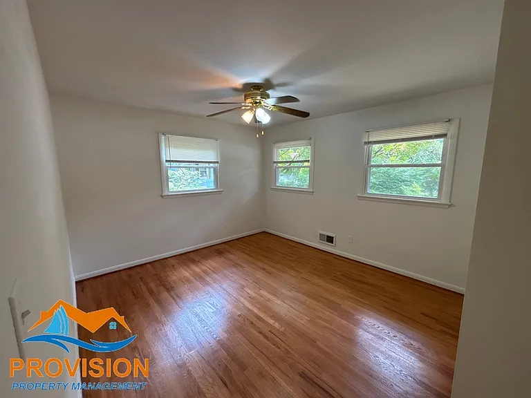 20 Washington Dr — Photo 12