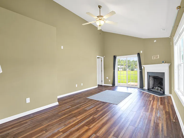 160 Collinwood Dr — Photo 6