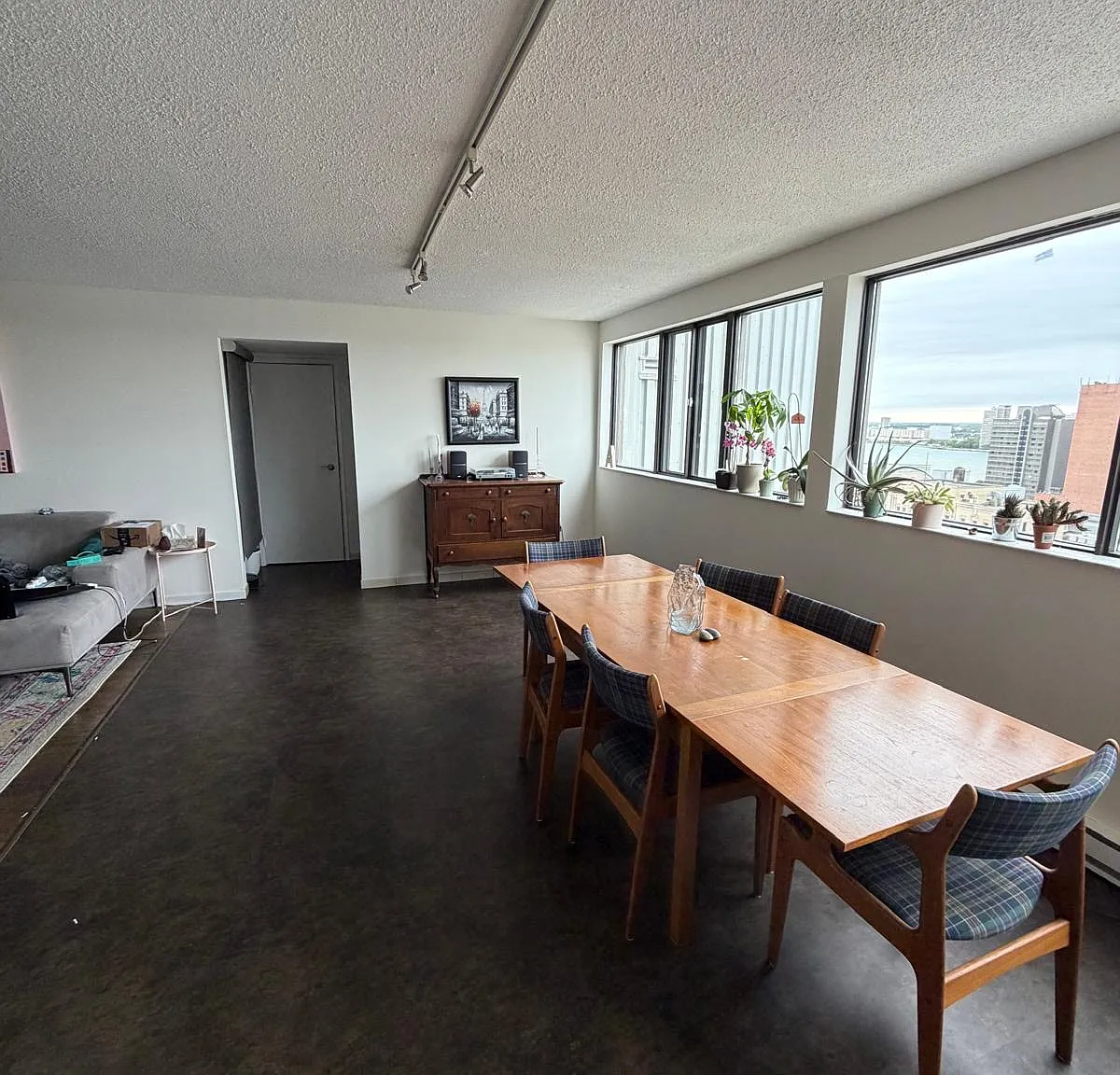 2 bed, 1.5 bath, 1042 sqft, $2,150 — Photo 2